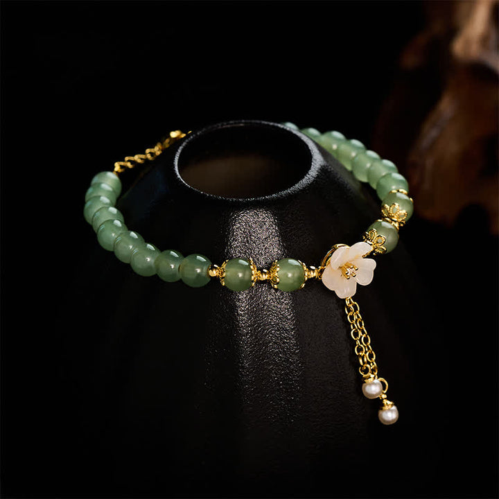 Buddha Stones Braccialetto con ciondolo a forma di fiore portafortuna e perla, ispirato alla giada Hetian e realizzato in rame. - image 3