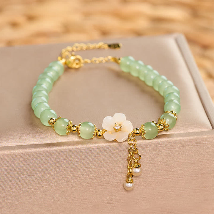 Buddha Stones Braccialetto con ciondolo a forma di fiore portafortuna e perla, ispirato alla giada Hetian e realizzato in rame. - image 4