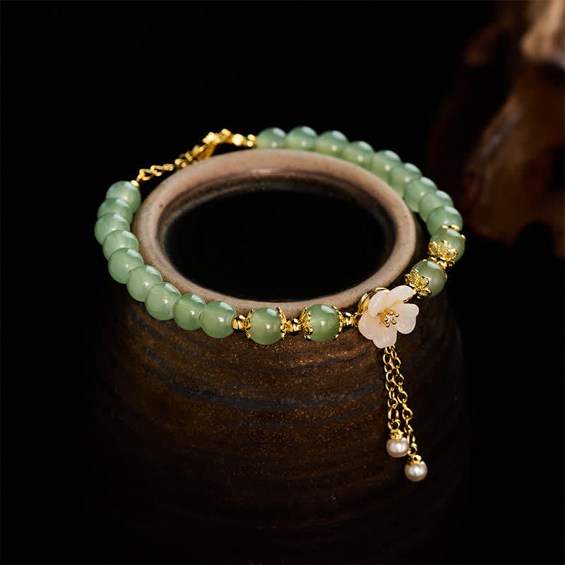 Buddha Stones Braccialetto con ciondolo a forma di fiore portafortuna e perla, ispirato alla giada Hetian e realizzato in rame. - Giada (Abbondanza ♥ Fortuna) - image 0