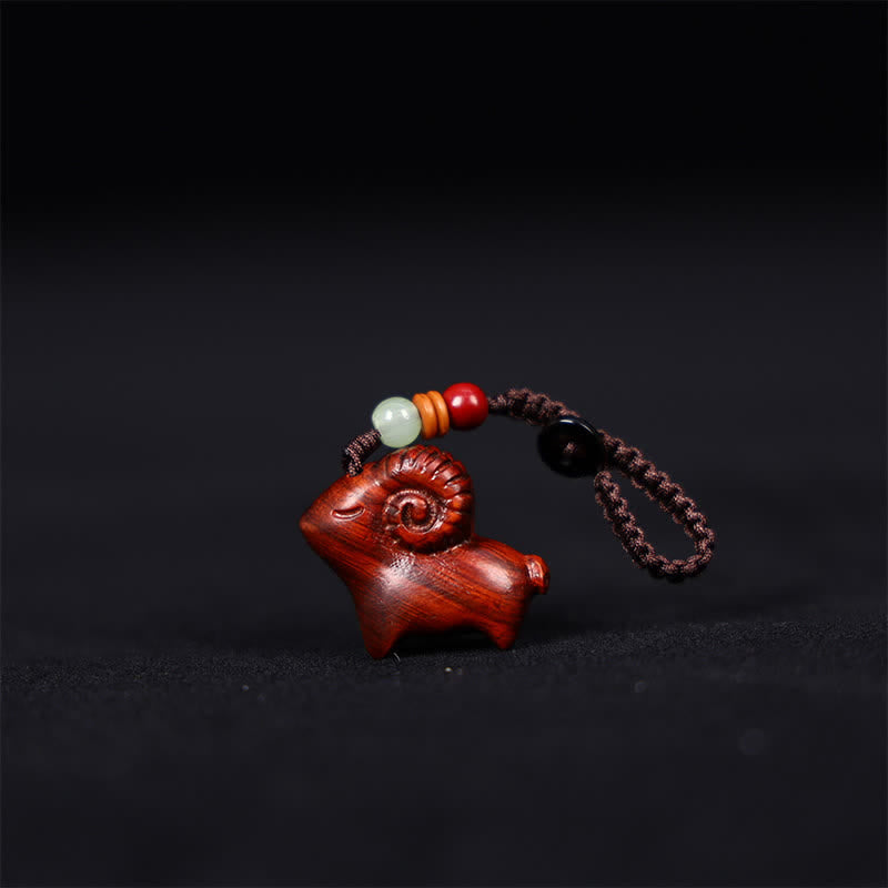 Buddha Stones Portachiavi portafortuna intagliati a mano in legno di sandalo rosso e verde con capra portafortuna in legno di sandalo verde - Corda intrecciata - Sandalo rosso - image 0
