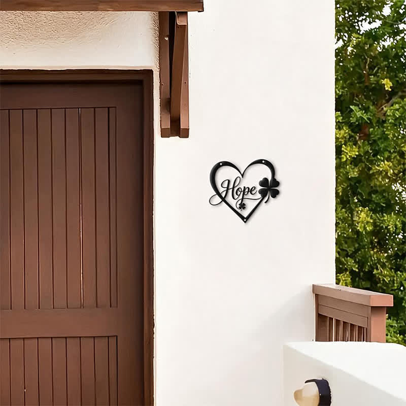 Buddha Stones Decorazione murale in metallo a forma di cuore con simbolo di speranza e trifoglio portafortuna. - image 3