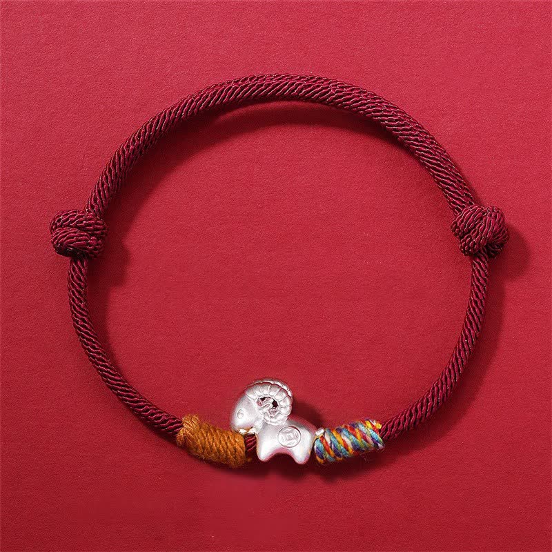 Buddha Stones Braccialetto portafortuna con pecora dello zodiaco cinese, anno della capra, in argento sterling 999, con cordino rosso intrecciato a mano. - Pecora argentata color bordeaux (circonferenza del polso: 15-16 cm) - image 0