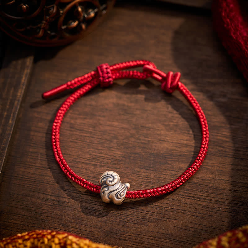 Buddha Stones Braccialetto protettivo con pecora dello zodiaco cinese, anno della capra, in argento sterling 999, con cordino rosso intrecciato a mano. - image 1