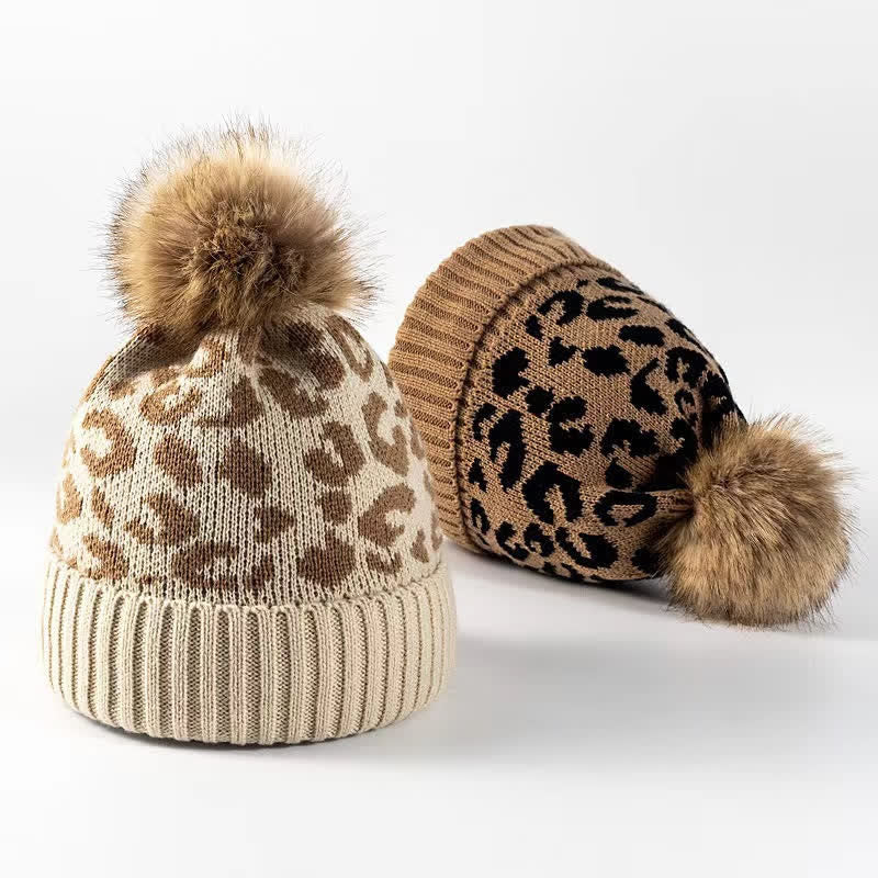Buddha Stones Cappello da donna a coste con pompon e fantasia leopardata, ideale per l'autunno/inverno. - image 5