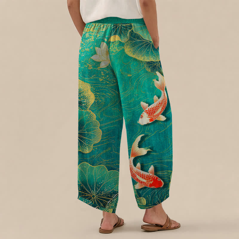 Buddha Stones Pantaloni harem da donna in cotone con motivo a loto rosso e pesci koi, vita elasticizzata e pieghe, con tasche. - image 2