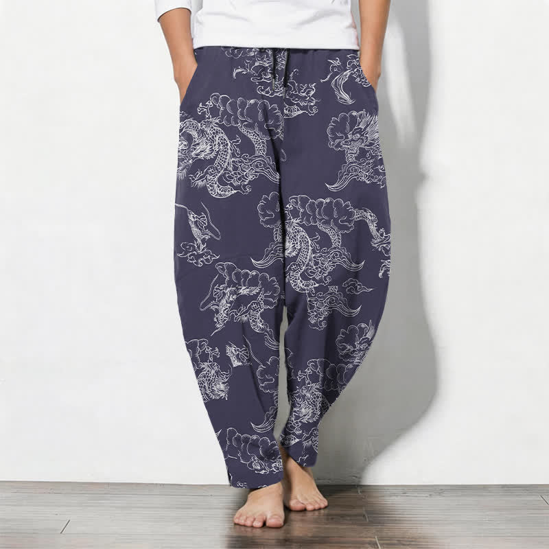 Buddha Stones Pantaloni da uomo affusolati con coulisse e tasche, in puro cotone, con motivo a vite e drago mitologico. - Blu ardesia scuro - US/UK/AU50, EU60 (5XL) - image 0