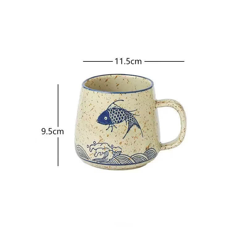 Buddha Stones Tazza in ceramica da 300 ml con decorazione dipinta a mano raffigurante pesci koi, uccelli di loto, fiori e salici. - Pesci Koi - Circa 300 ml - image 1