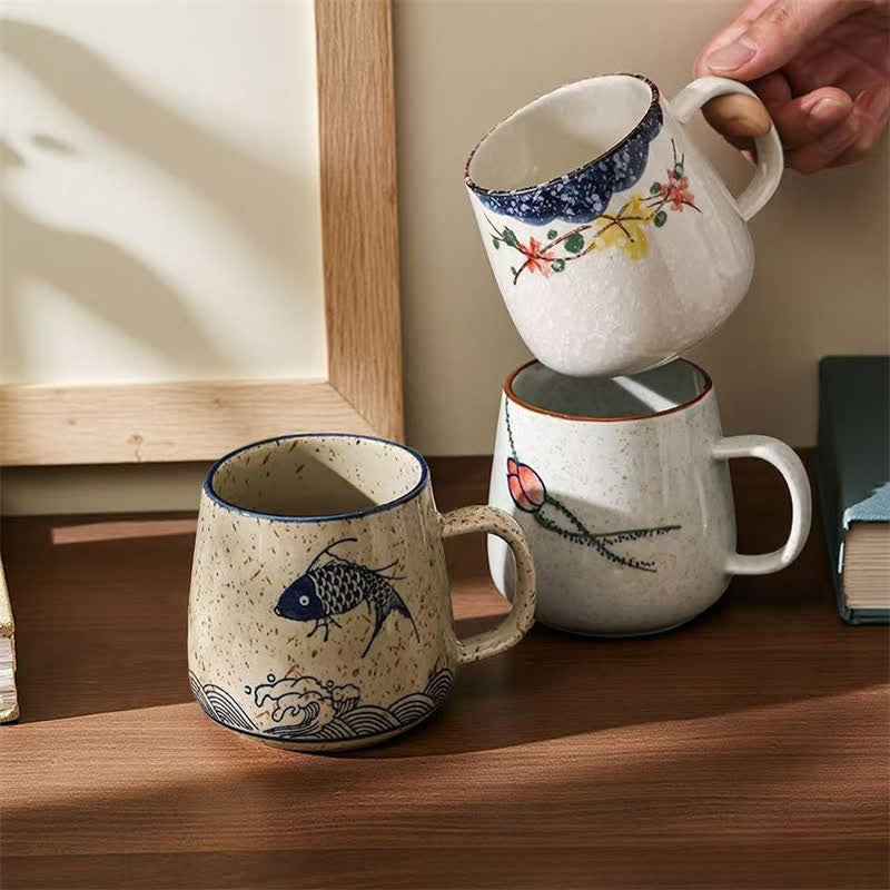 Buddha Stones Tazza in ceramica da 300 ml con decorazione dipinta a mano raffigurante pesci koi, uccelli di loto, fiori e salici. - image 0