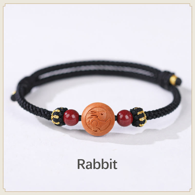 Braccialetto della ricchezza in cinabro intagliato con carattere dello zodiaco cinese Fu in legno di pesca naturale Buddha Stones