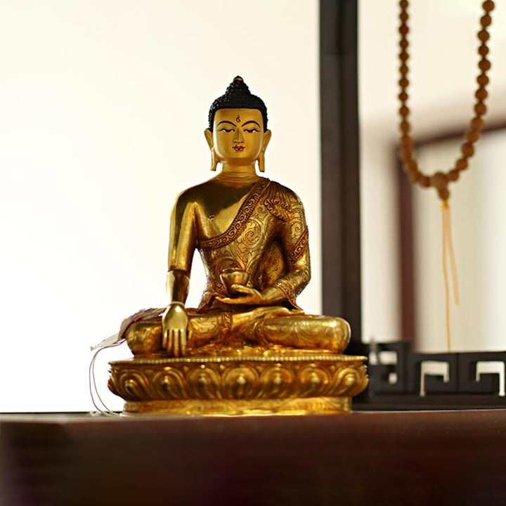 Statua di Buddha Shakyamuni Buddha della medicina Compassione in rame placcato oro Decorazione