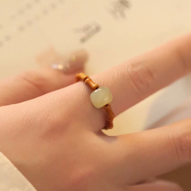 Anello portafortuna di bambù e perline di giada Hetian