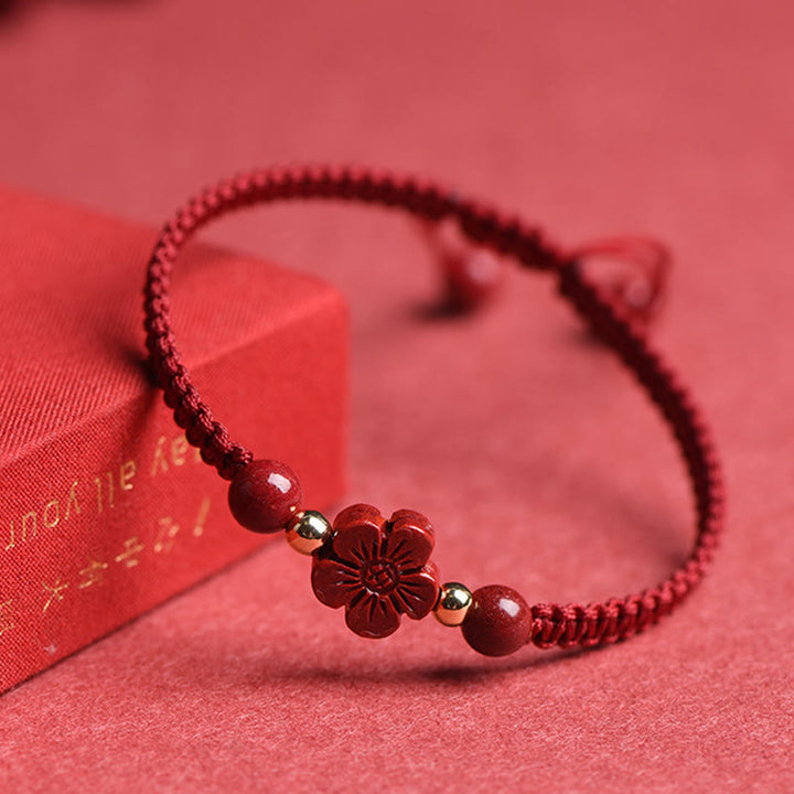 Buddha Stones Quadrifoglio Fiore a cinque petali Cinabro Benedizione Braccialetto con filo rosso