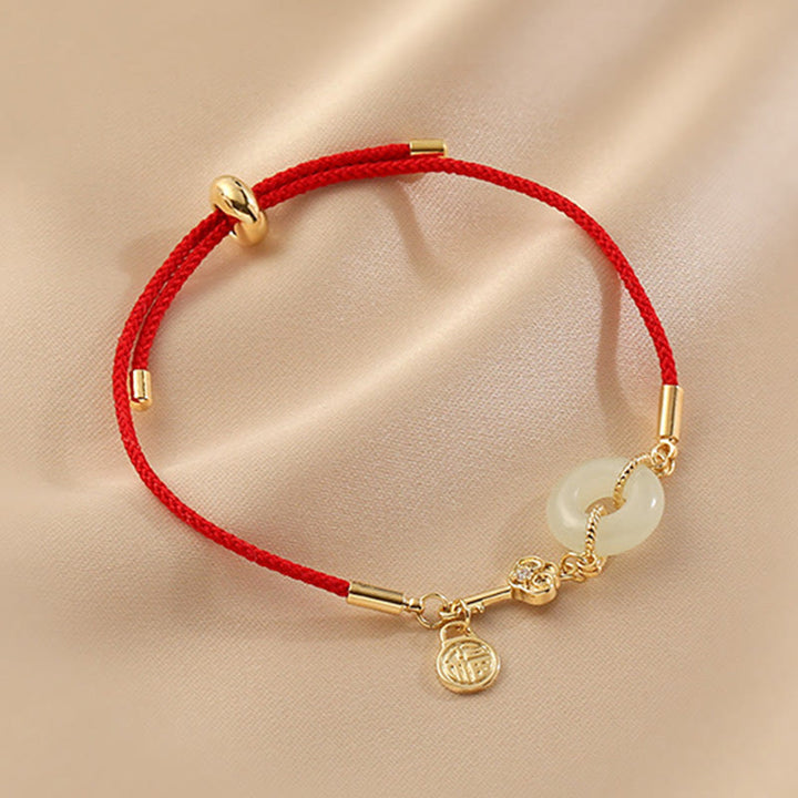 Braccialetto in corda rossa con fibbia della pace in giada Hetian placcato oro 18K con carattere Fu e Buddha Stones