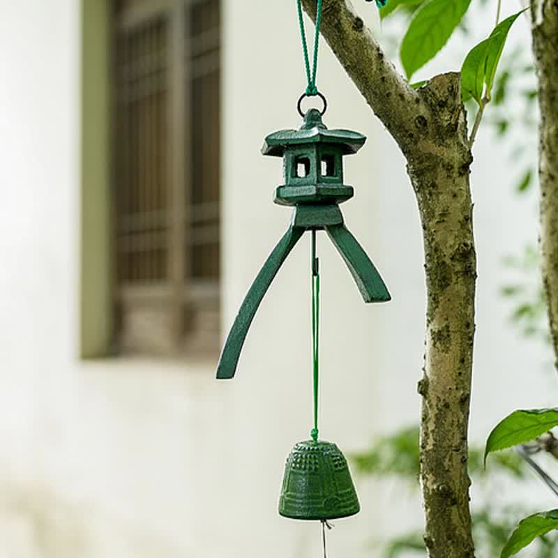 Campanello di buon auspicio appeso al muro, decorazione fatta a mano per la casa