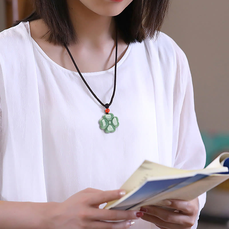 Collana con ciondolo di giada a forma di quadrifoglio fortunato naturale Buddha Stones prosperità