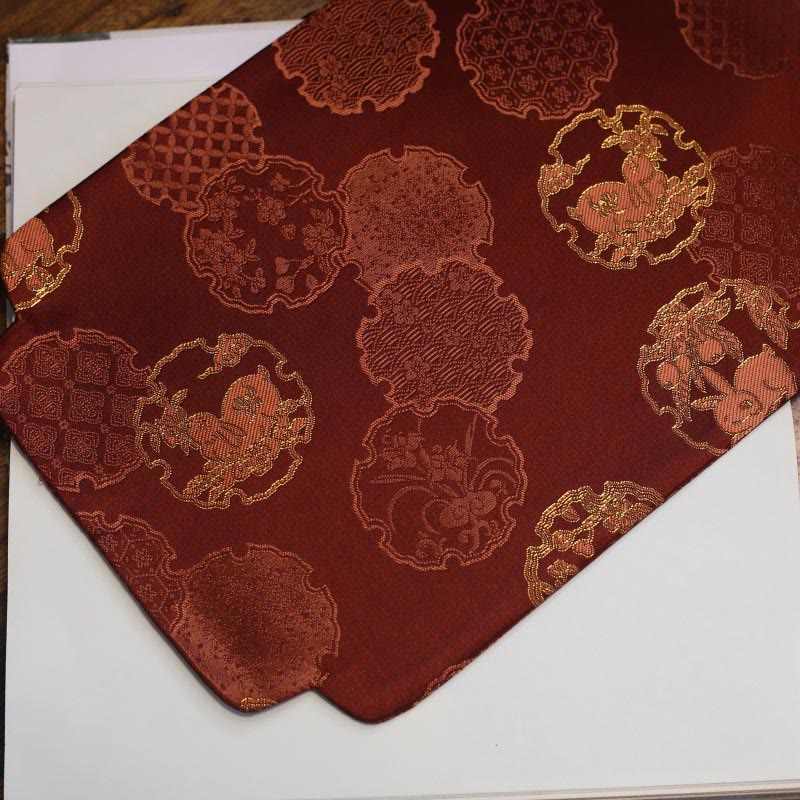 Elegante sottobicchiere per tazza da tè con motivo broccato floreale