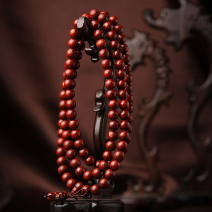 Braccialetto di meditazione Mala con 108 perle di legno di sandalo rosso e foglie piccole tibetane Buddha Stones