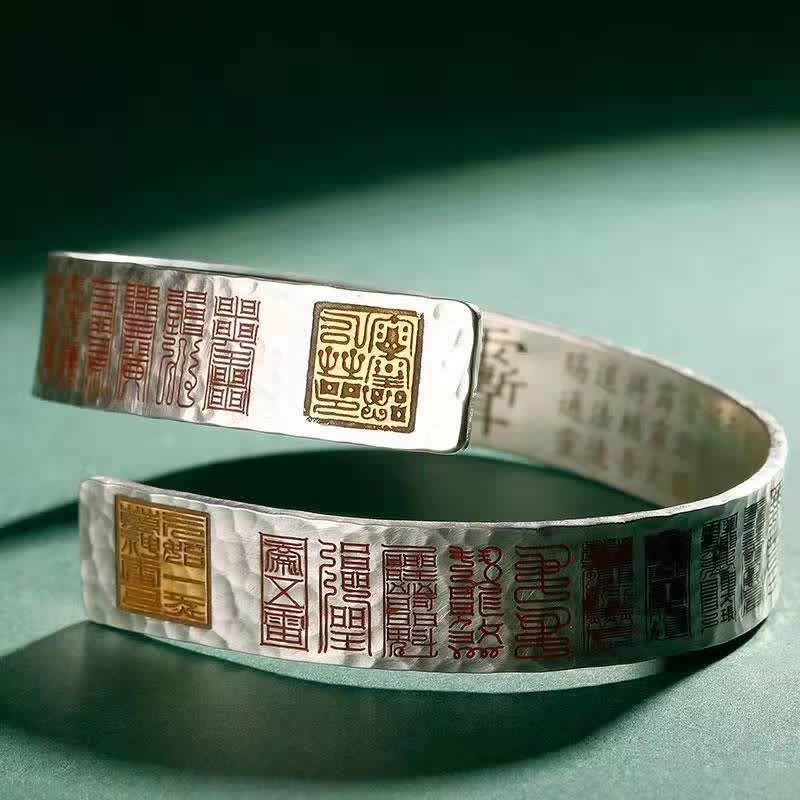 Bracciale rigido con polsino in rame con lettere e bilanciamento curativo