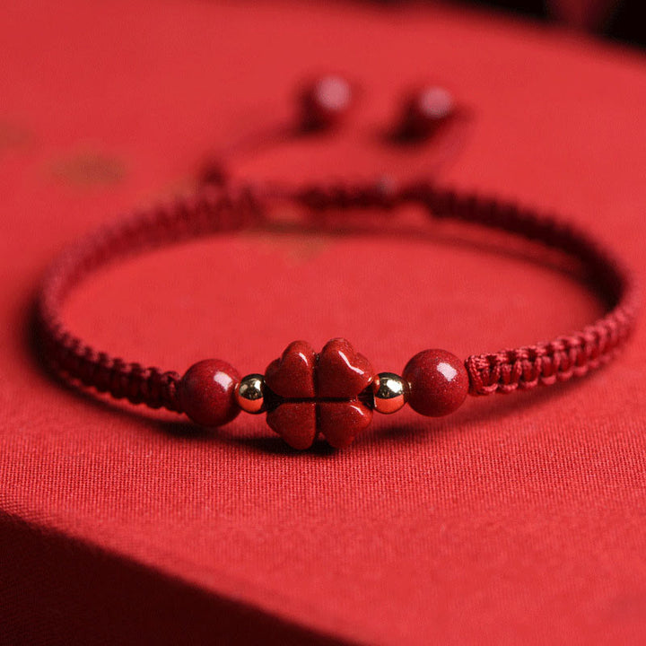 Buddha Stones Quadrifoglio Fiore a cinque petali Cinabro Benedizione Braccialetto con filo rosso
