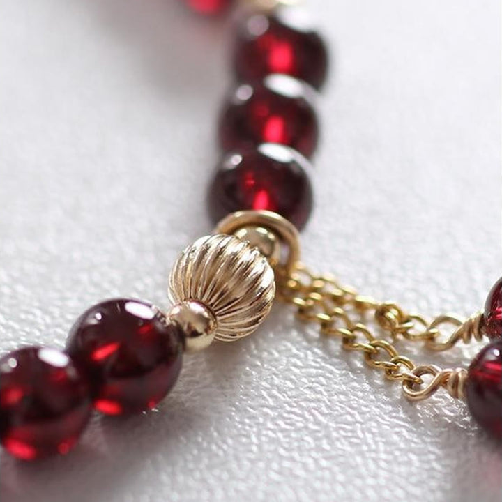 Bracciale Buddha Stones in oro 14K con granato naturale e calma