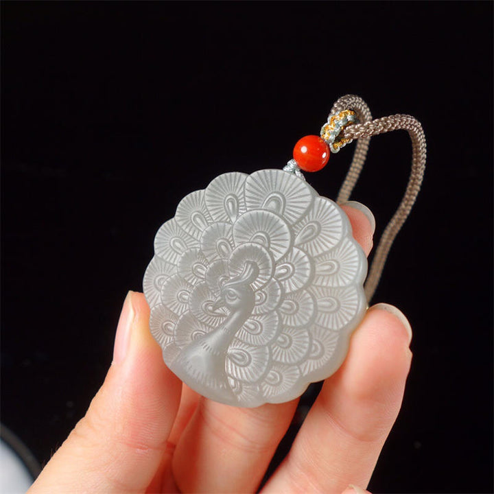 Collana con ciondolo di benedizione e protezione del pavone in giada bianca