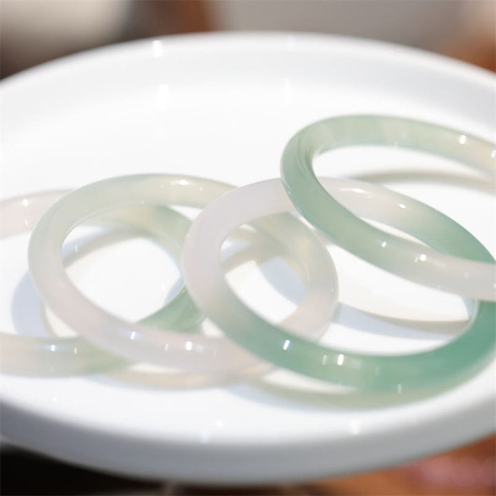 Buddha Stones Braccialetto a polsino positivo in calcedonio bianco e verde naturale Agata