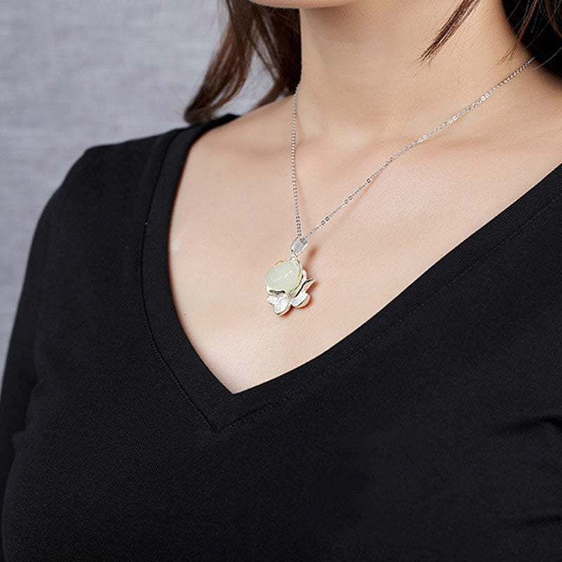 Collana della felicità con fiore di loto in giada bianca - image 4