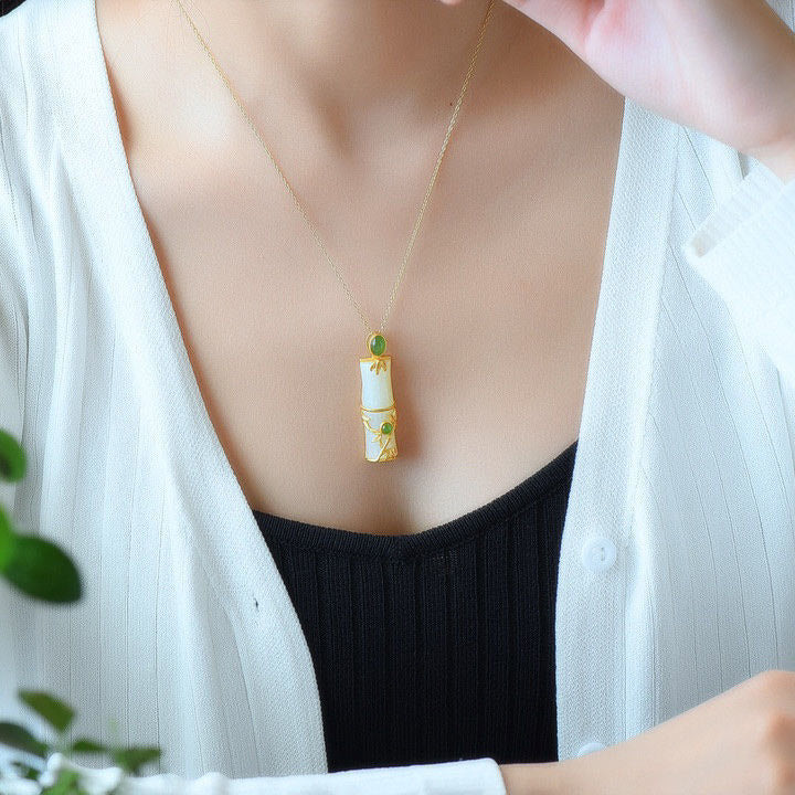 Collana con ciondolo di protezione in giada bianca e giada ciano con Buddha Stones e bambù