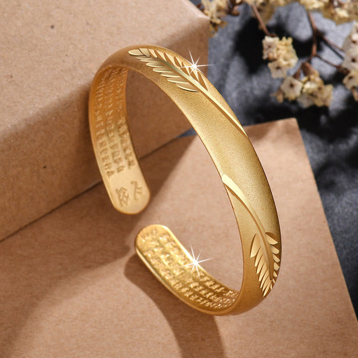 Bracciale rigido in rame con motivo inciso a forma di cuore con piume Buddha Stones, modello Wealth