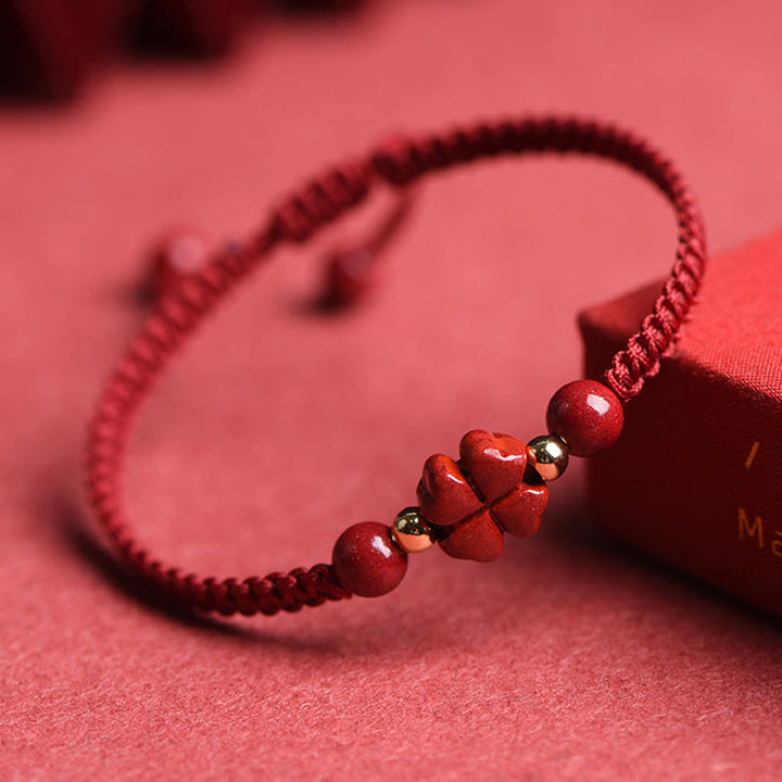 Buddha Stones Quadrifoglio Fiore a cinque petali Cinabro Benedizione Braccialetto con filo rosso