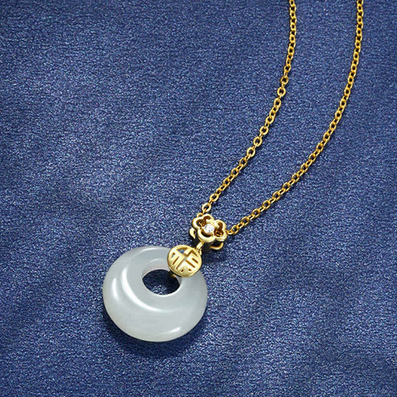 Collana Buddha Stones in giada bianca con fibbia della pace, benedizioni e fortuna