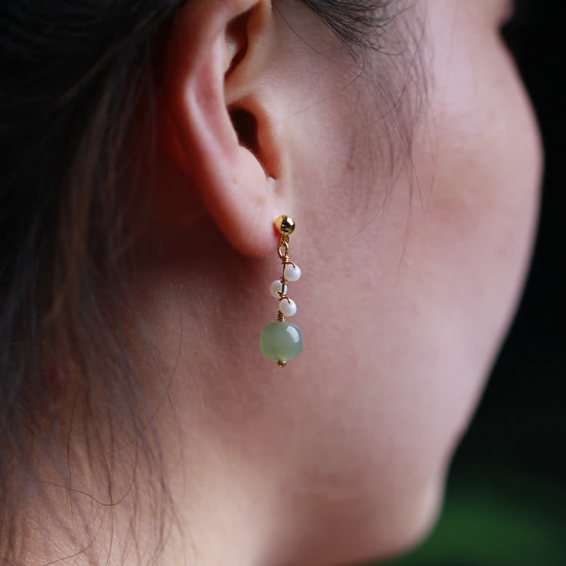 Orecchini pendenti con motivo floreale in giada Hetian placcati in oro 14K
