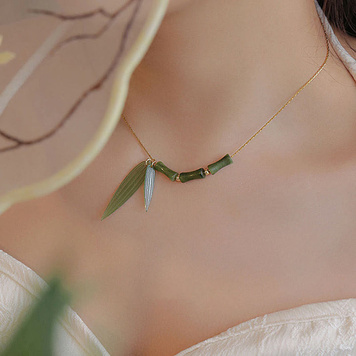 Collana con ciondolo di ricchezza in giada con foglie di bambù e Buddha Stones