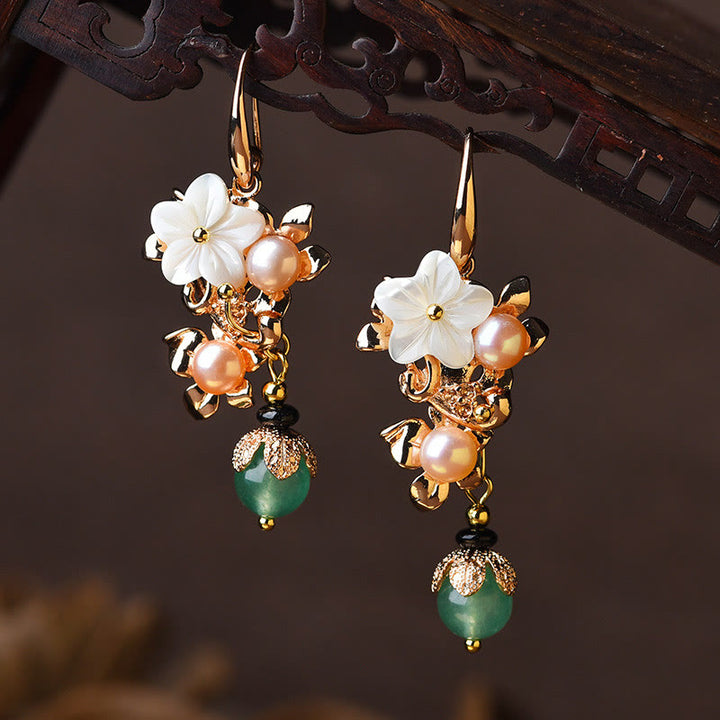 Orecchini pendenti in pietra di tridacna placcata in oro 14K con perle di avventurina verde e fiore di perle Buddha Stones - Fiore di pietra Tridacna bianca, perla verde, perlina - image 7