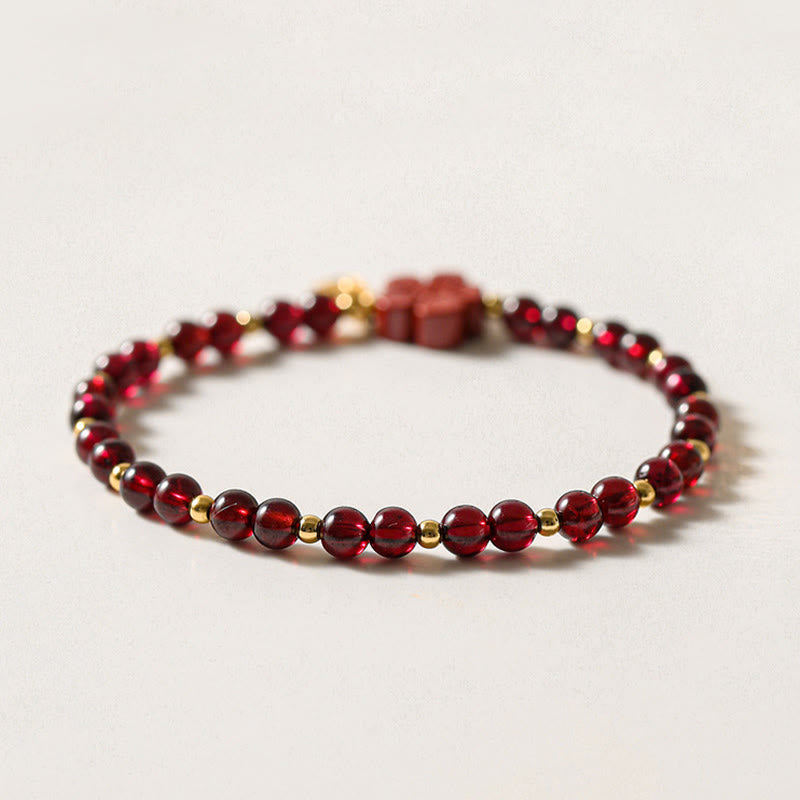 Bracciale Buddha Stones in oro 14K con granato naturale e fiore di cinabro e calma - image 4