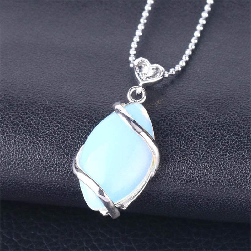Collana con ciondolo in pietra di cristallo naturale con motivo a marquise Buddha Stones