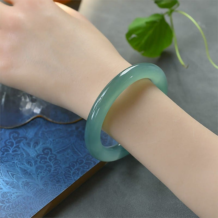 Bracciale rigido Buddha Stones in calcedonio verde naturale Strength