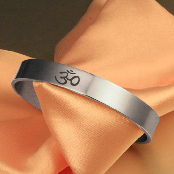 Bracciale rigido con simbolo OM tibetano Buddha Stones Mindfulness