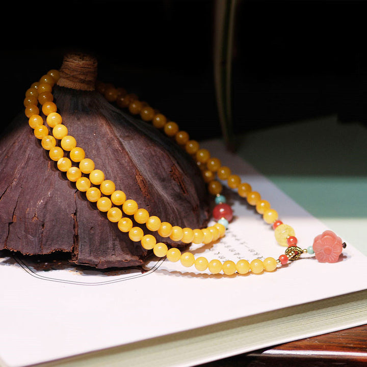 Collana con ciondolo a forma di fiore in ambra curativa e bilanciata