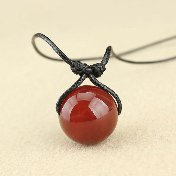 Collana con ciondolo in corda di pelle con perline di agata rossa e Buddha Stones