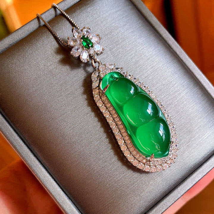 Collana con ciondolo portafortuna in giada ciano e fagiolo della fortuna