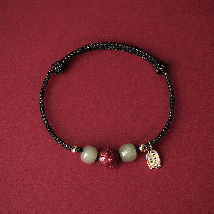 Braccialetto di corda artigianale Buddha Stones in giada Hetian placcato oro 14K, cinabro e loto portafortuna