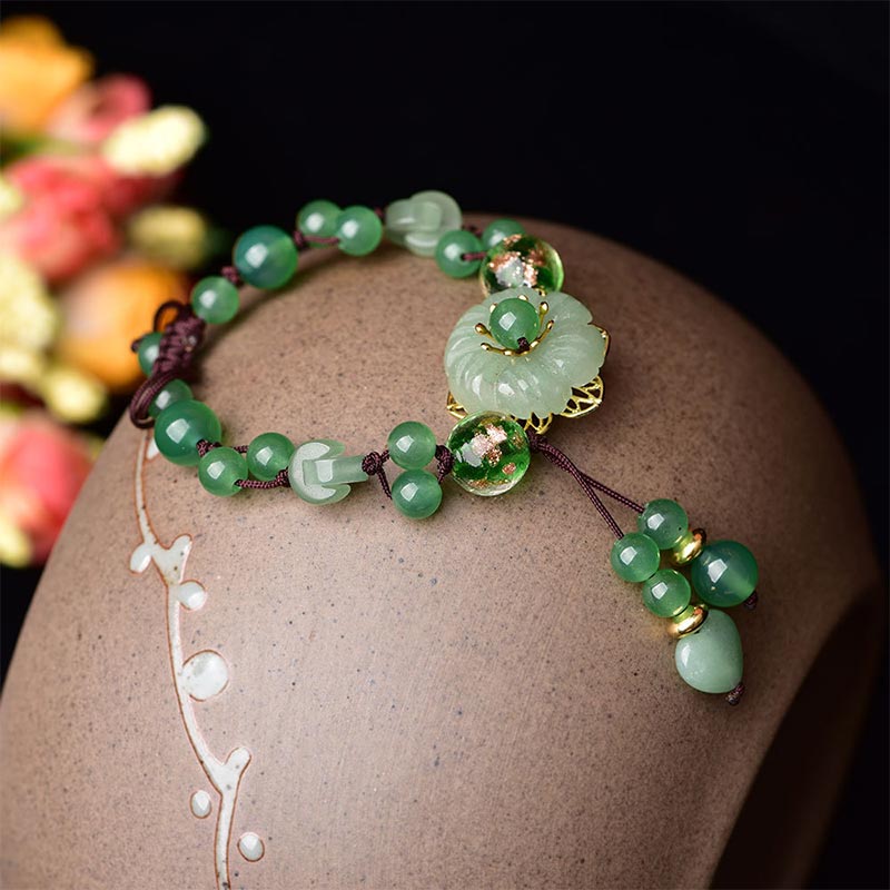 Braccialetto con fiori pendenti in giada verde naturale Buddha Stones Luck