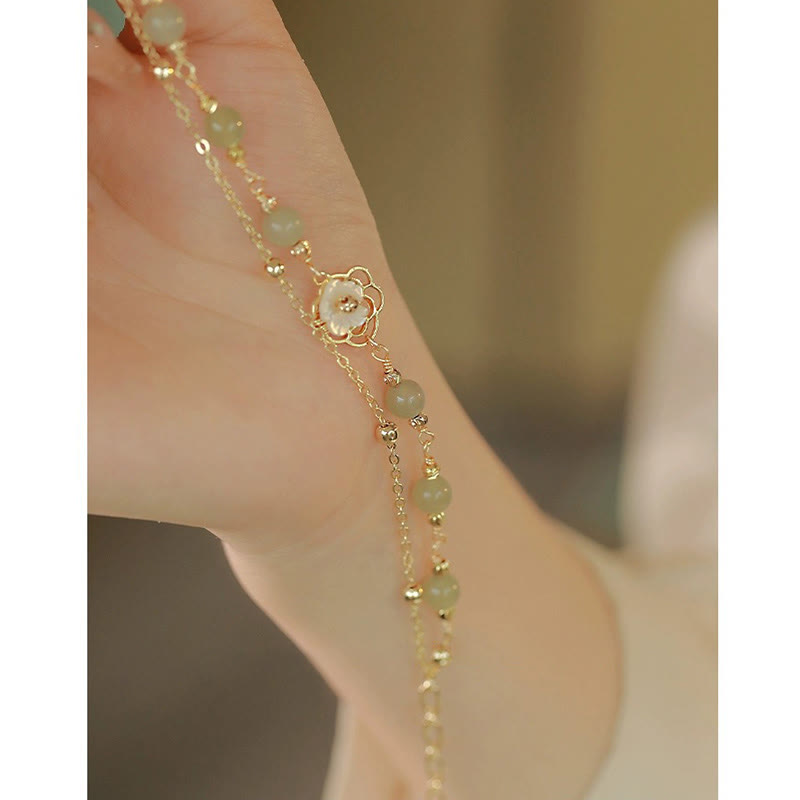 Braccialetto portafortuna a doppio strato con fiore in pietra tridacna a farfalla in giada placcato oro 14K Buddha Stones