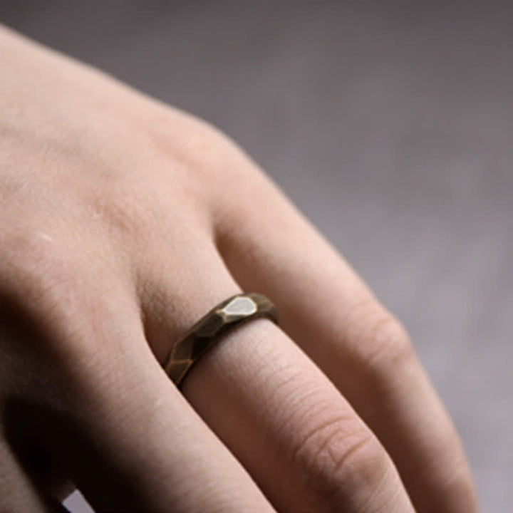 Anello di ricchezza in rame con design semplice tibetano Buddha Stones