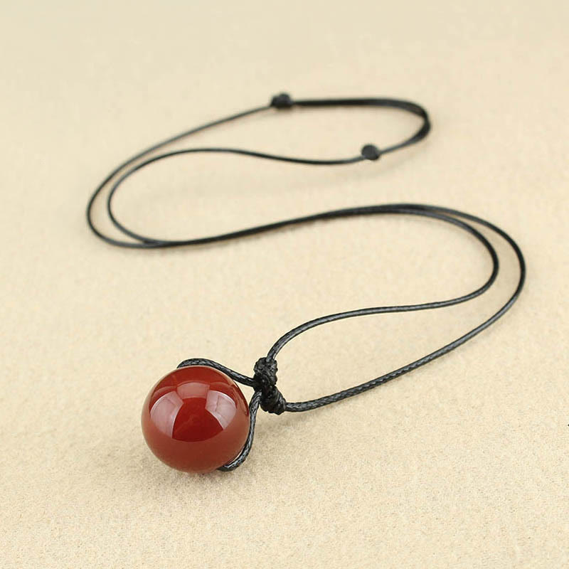 Collana con ciondolo in corda di pelle con perline di agata rossa e Buddha Stones