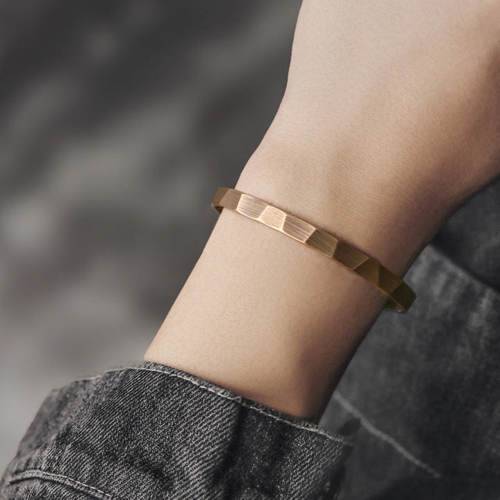 Bracciale regolabile con polsino in rame con design rustico vintage Wealth