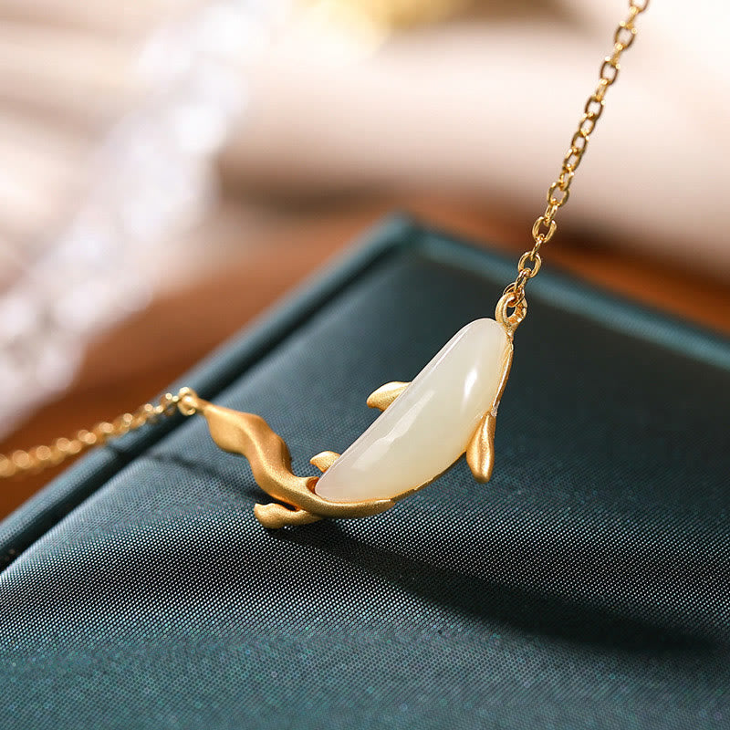 Collana con ciondolo portafortuna a forma di delfino in giada bianca in argento sterling 925 Buddha Stones