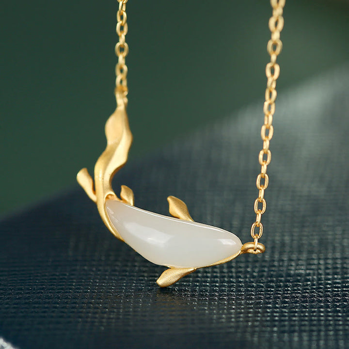 Collana con ciondolo portafortuna a forma di delfino in giada bianca in argento sterling 925 Buddha Stones
