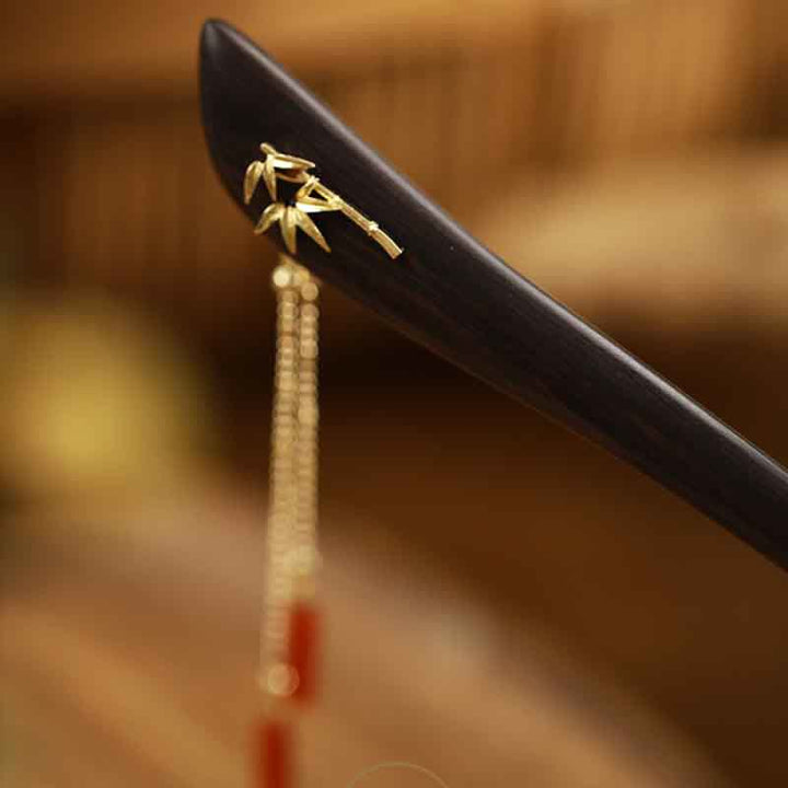 Forcina per capelli con nappa in legno di ebano e agata rossa